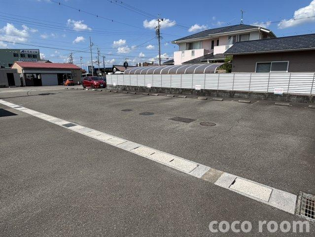 プレジールⅡ の駐車場