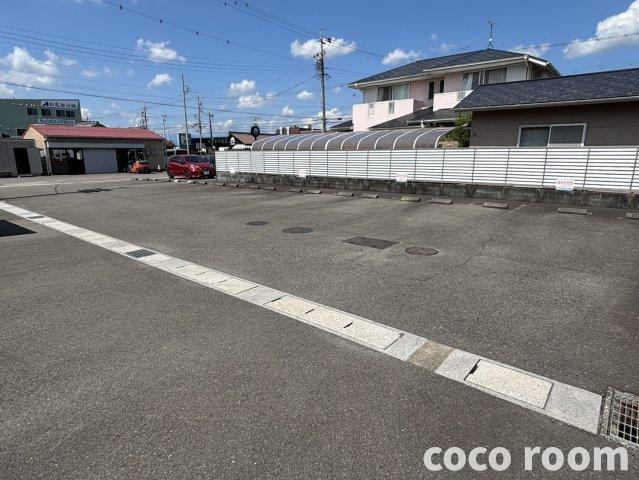 プレジールⅡ の駐車場