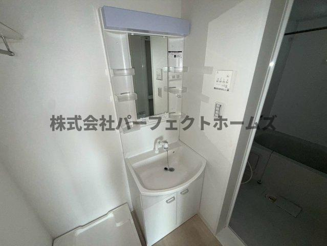 ブランシュオレの独立洗面台|朝の支度にも助かる、独立の洗髪洗面化粧台