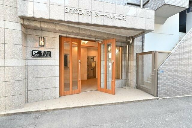 スカイコートヌーベル早稲田のエントランス