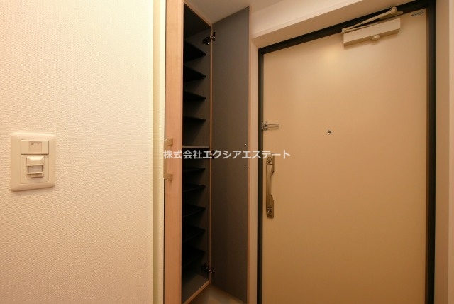 メルベージュ難波サウスIIIの玄関