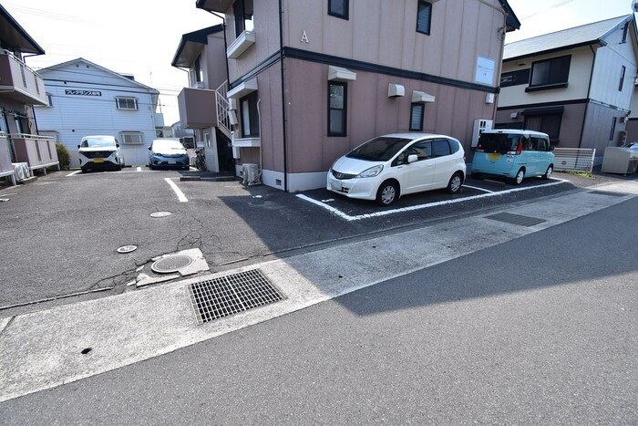 栗林セントラルコーポ A棟の駐車場|駐車場