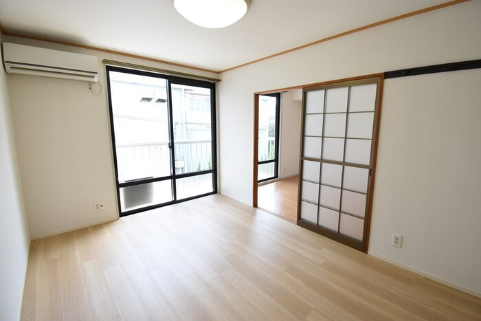 屋島ハイツ Ｂ棟の洋室|洋室（南）６帖～ＤＫ６帖
