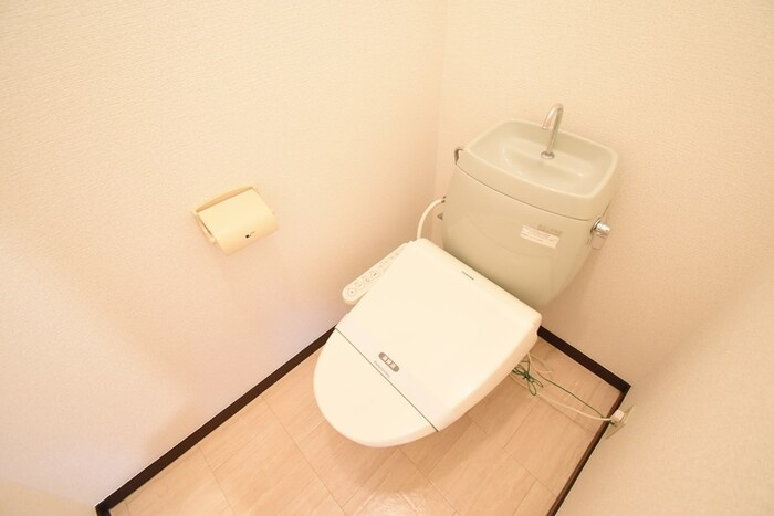 太田田園ハイツ D棟のトイレ|温水洗浄暖房便座