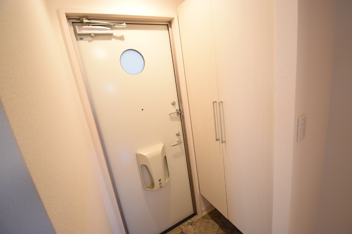 レセンテ林の玄関|玄関