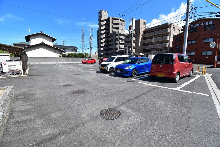 フィネス三条の駐車場|駐車場