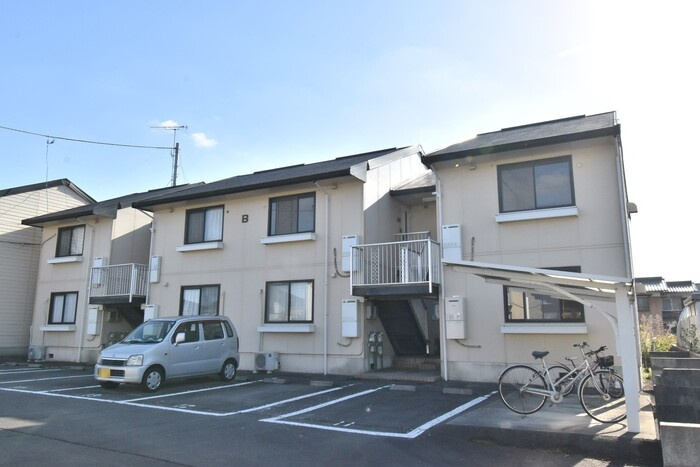 ファミールえんざ B棟の外観|建物外観