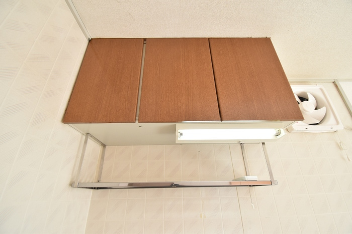 ファミールえんざ A棟のキッチン|キッチン上収納