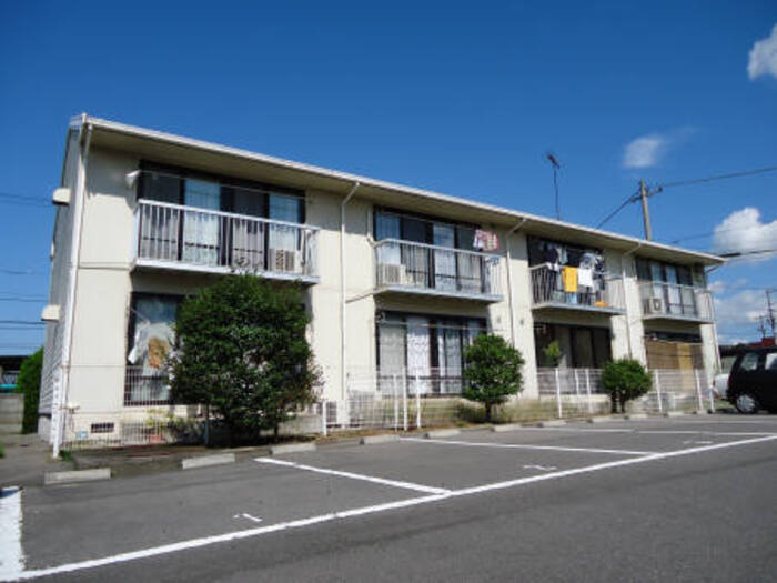 ファミールえんざ A棟の外観