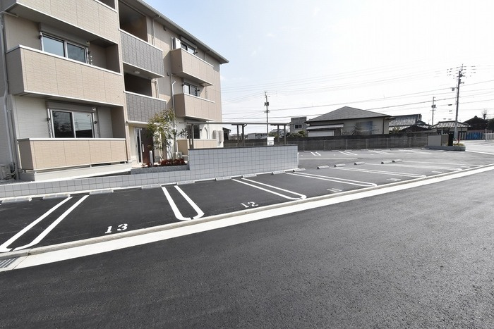 ユニヴェールⅡ B棟の駐車場|駐車場