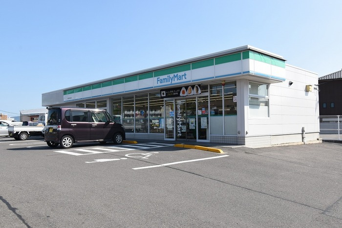 ユニヴェール G棟|ファミリーマート高松中央通り店（576ｍ）