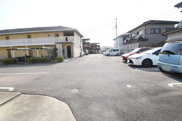 リビングタウン高松中央 B棟の駐車場|駐車場