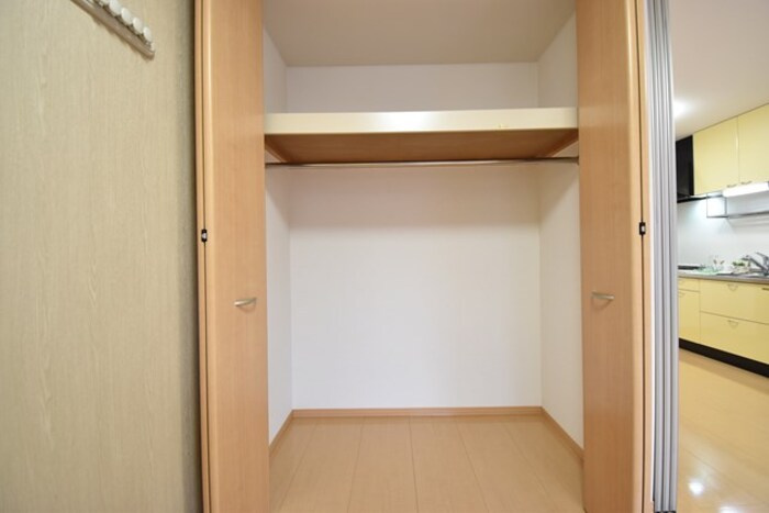 リビングタウン伏石 A棟の収納|クローゼット