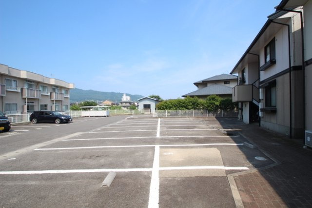 ドミール屋島 B棟の駐車場|駐車場