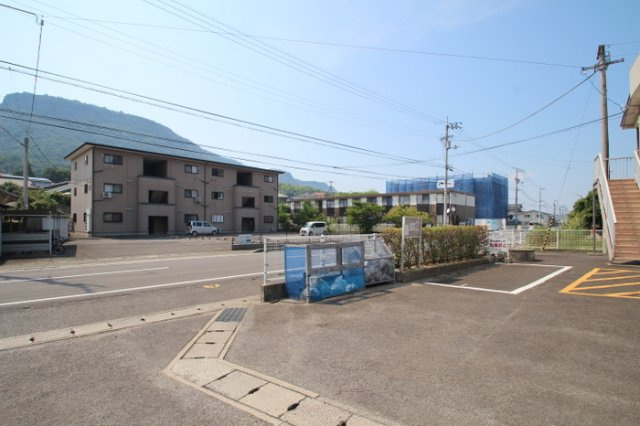 ドミール屋島 B棟|ゴミ庫