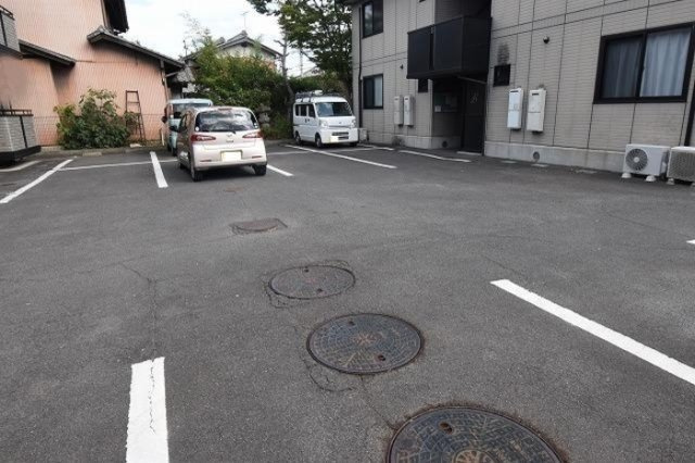 アネックスカガワ B棟の駐車場|駐車場