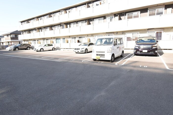 サンヒルズ伏石の駐車場|駐車場
