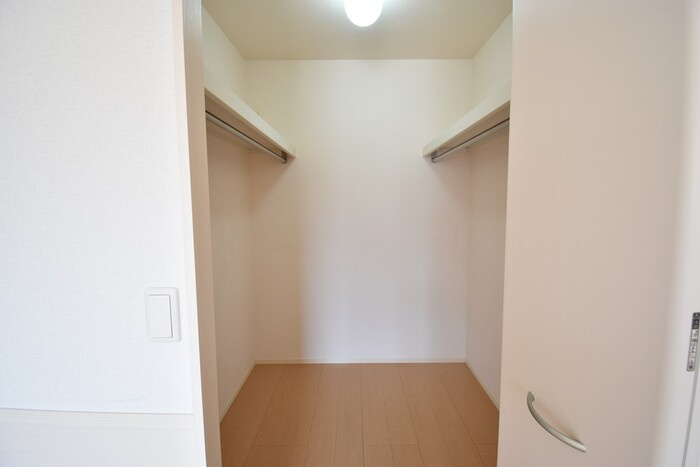 シャインポート屋島G・H棟 H棟の収納|ウォークインクローゼット
