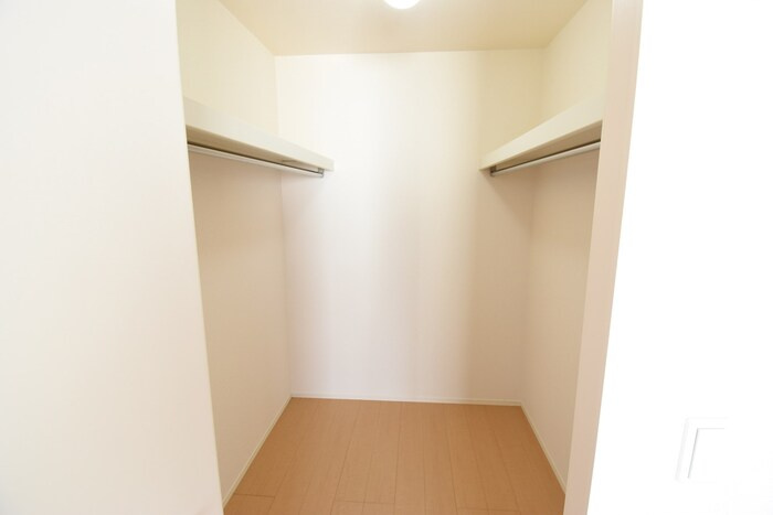 シャインポート屋島G・H棟 H棟の収納|ウォークインクローゼット