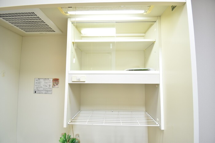シャトル西春日 B棟のキッチン|キッチン吊戸棚