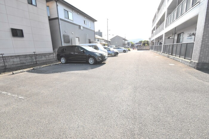 ハピネス三条の駐車場|駐車場