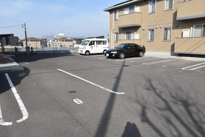 フェリーチェ空港通り B棟の駐車場|駐車場