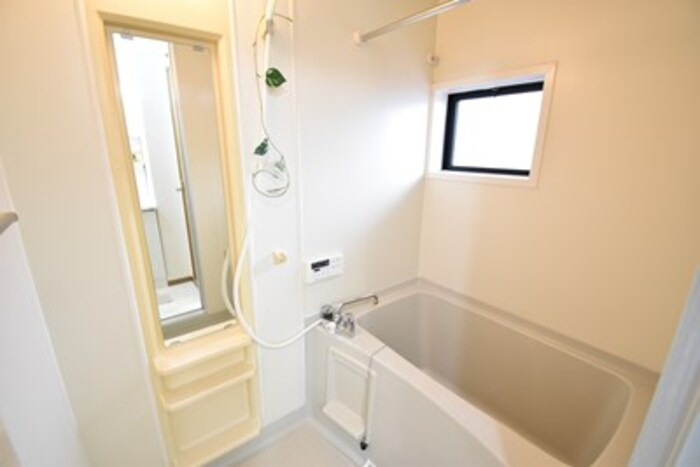 ファミール河野 B棟の浴室|バス