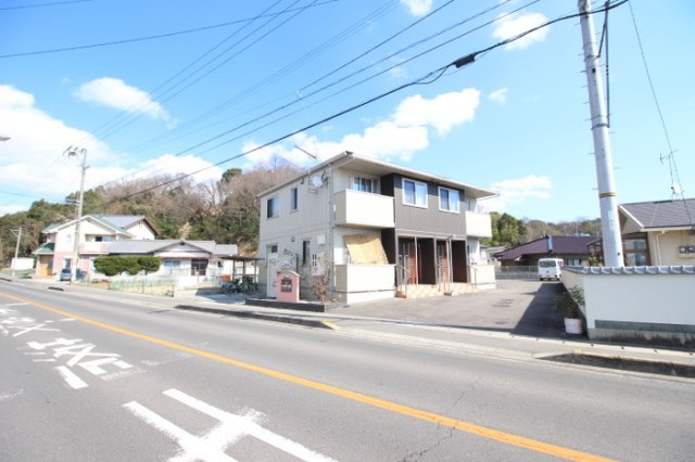 ピースタウン川東|前面道路＆入口