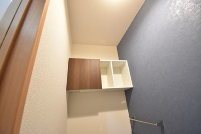パラディー森塚のトイレ|トイレ収納棚