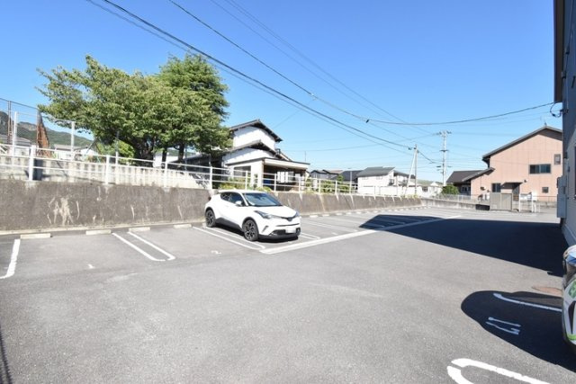 フキノトウ牟礼北 A棟の駐車場|駐車場