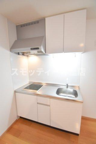 F maison SQUARE III番館のキッチン