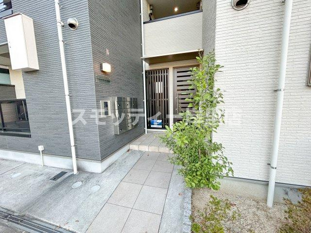 F maison SQUARE III番館のエントランス