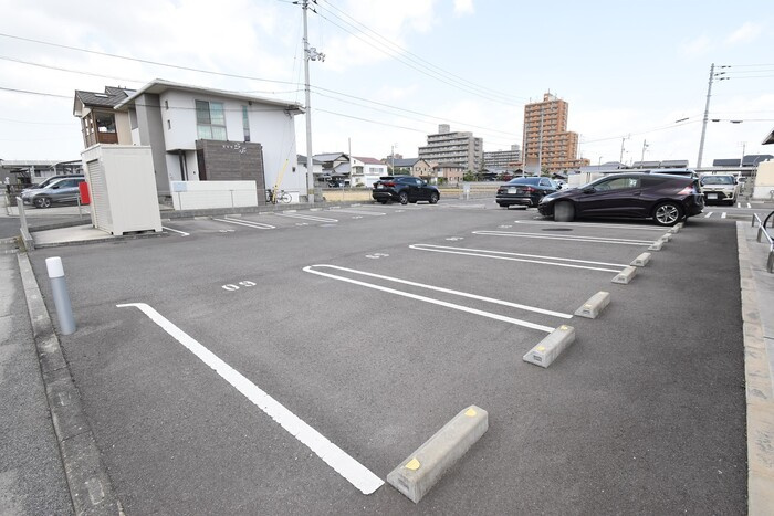 ラナ マラキ B棟の駐車場|駐車場