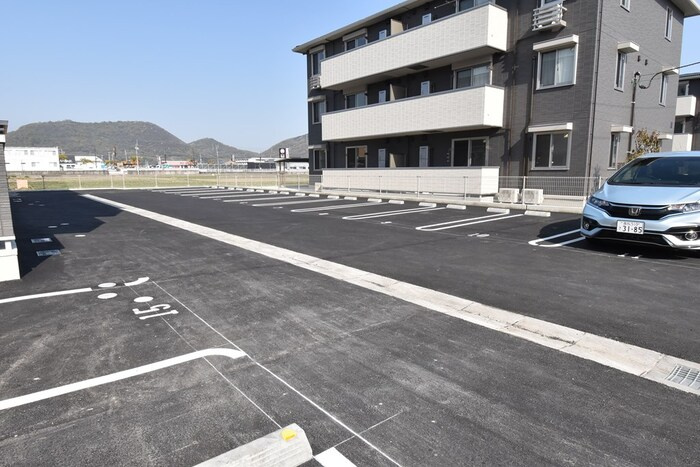 ユニヴェール F棟の駐車場|駐車場