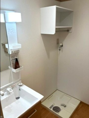リースランド松縄 Ｂの独立洗面台|洗面室