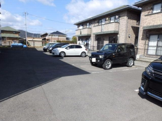リビングタウン松縄 A棟の駐車場|駐車場