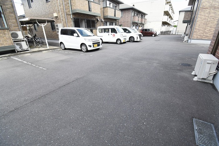リビングタウン今里 B棟の駐車場|駐車場