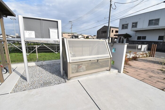 ルミエール太田 B棟|ゴミストッカー＋掲示板
