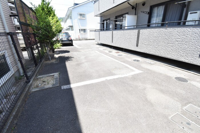ロイヤルコート桜町 E棟の駐車場|駐車場