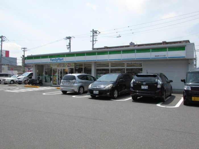 レジアス|ファミリーマート高松東バイパス店 徒歩9分(686m)