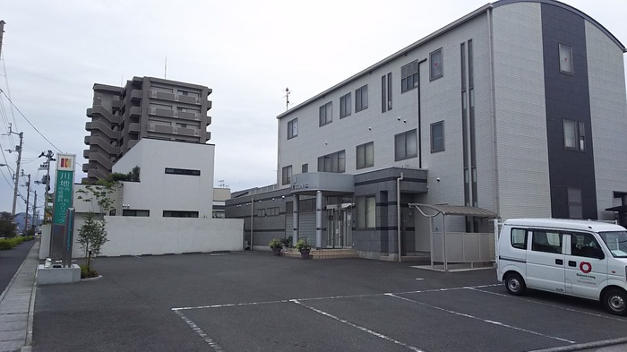 Ｆｌａｔｓ Ｈｉｉｒａｇｉ|病院(内科) 物件より300m