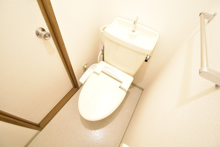 ドミール円座 B棟のトイレ|温水洗浄暖房便座