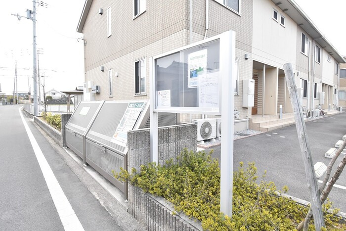 グランツ上薬王寺 A棟|ゴミ置場・お知らせ板