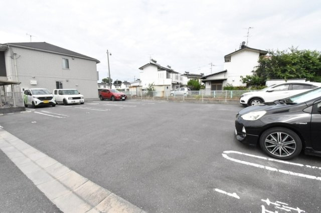 クオーレ・アロッジオ 勅使の駐車場|駐車場