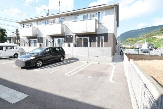 シャインポート屋島Ⅳ A棟の駐車場|駐車場