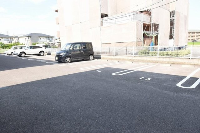 パラディー森塚の駐車場|駐車場