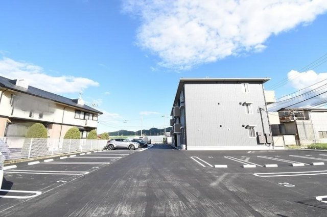 ドヌール・エスパース B棟の駐車場|駐車場