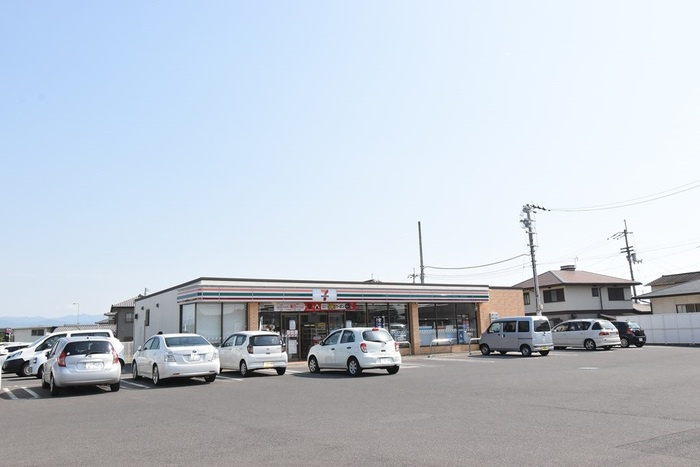 ドヌール・エスパース B棟|セヴンイレブン高松春日町店