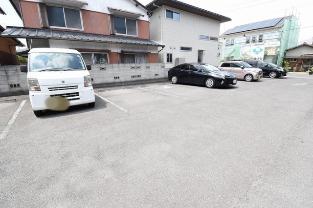 リビングタウン伏石 B棟の駐車場|駐車場