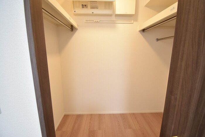 Ｄ－ＲＯＯＭ春日Ｃの収納|ウォークインクローゼット